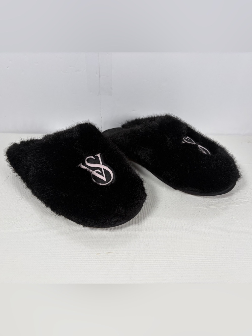 Victoria’s Secret VS Black Fuzzy Slippers Women’s Size M/M